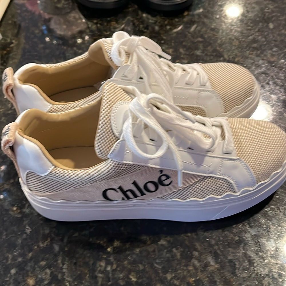 Chloe Lauren sneaker brand new never worn, size US 8 EU 40